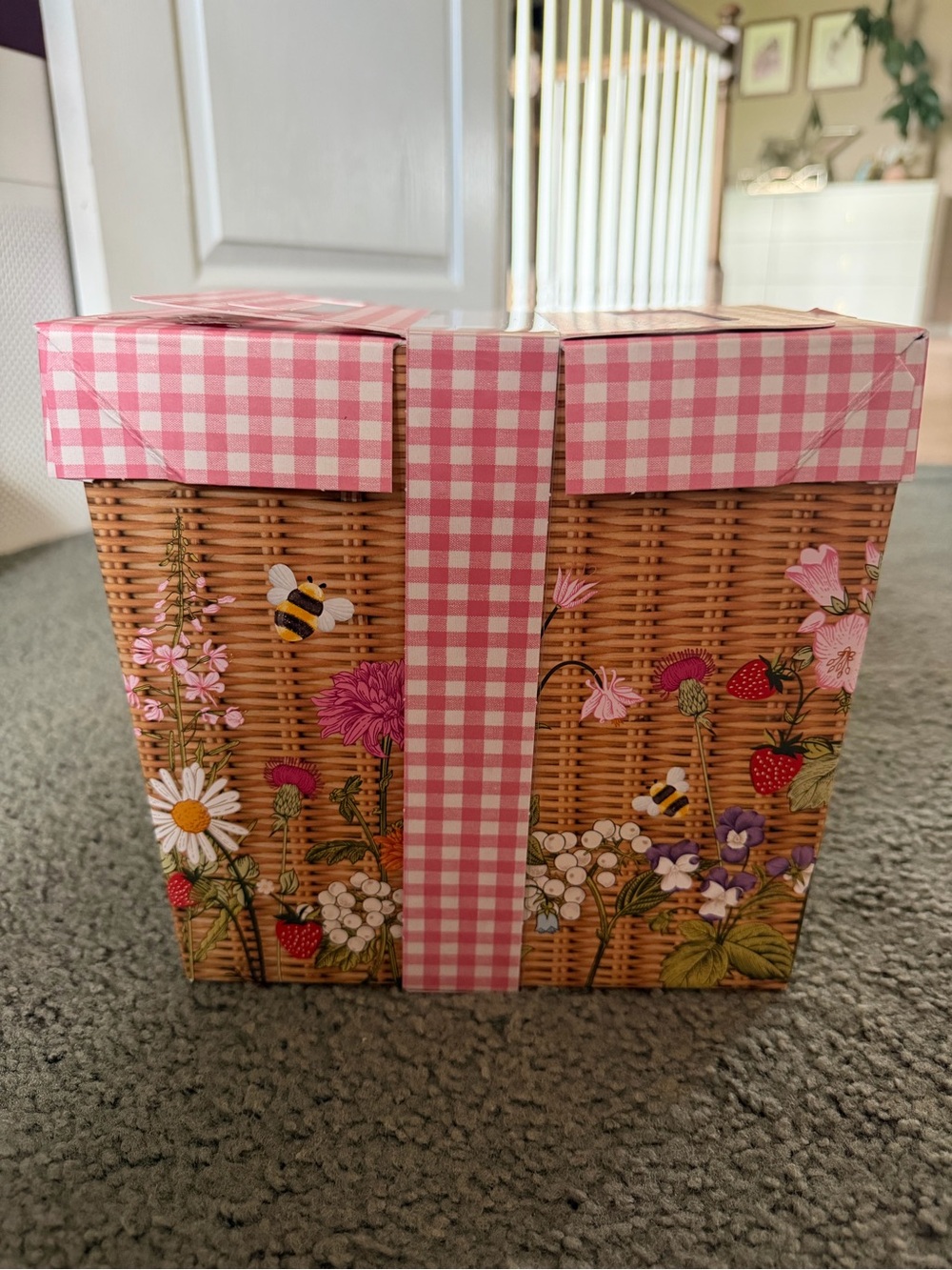 Bath & Body Works Pink Picnic Basket Gift Set - Picture 7 of 10